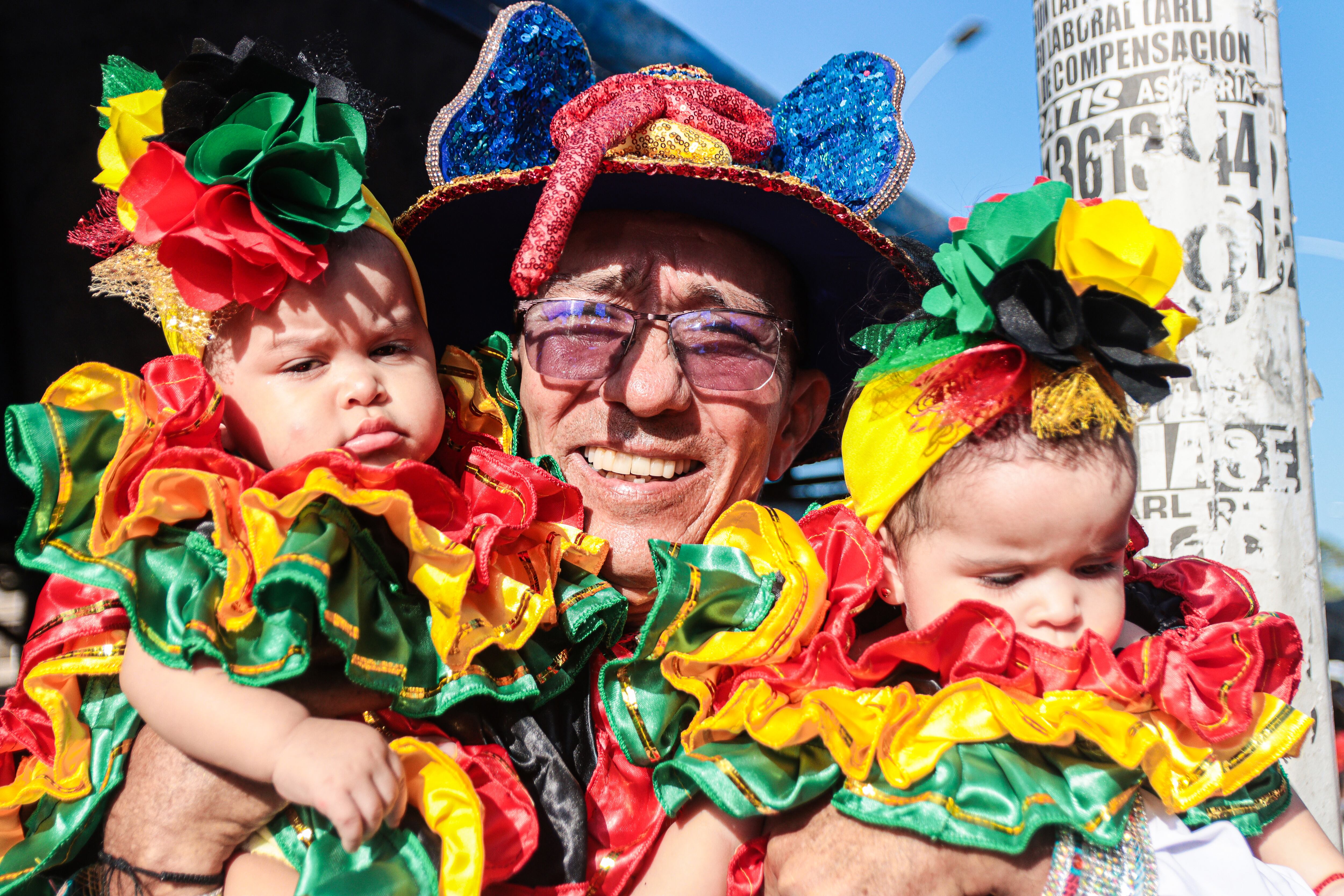 Sebastián Guzmán lleva 15 años preparando a los reyes momos. Era la mano derecha de quienes hoy son sus antecesores.