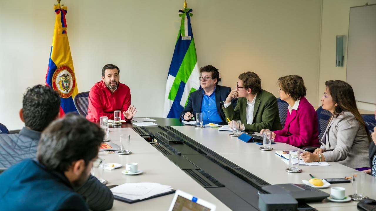 Carlos Fernando Galán y congresistas de la bancada de Bogotá.