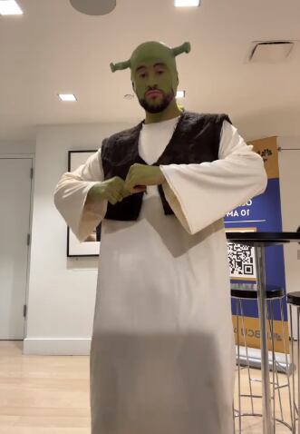 Bad Bunny se disfrazó de Shrek y maravilló a sus fanáticos.