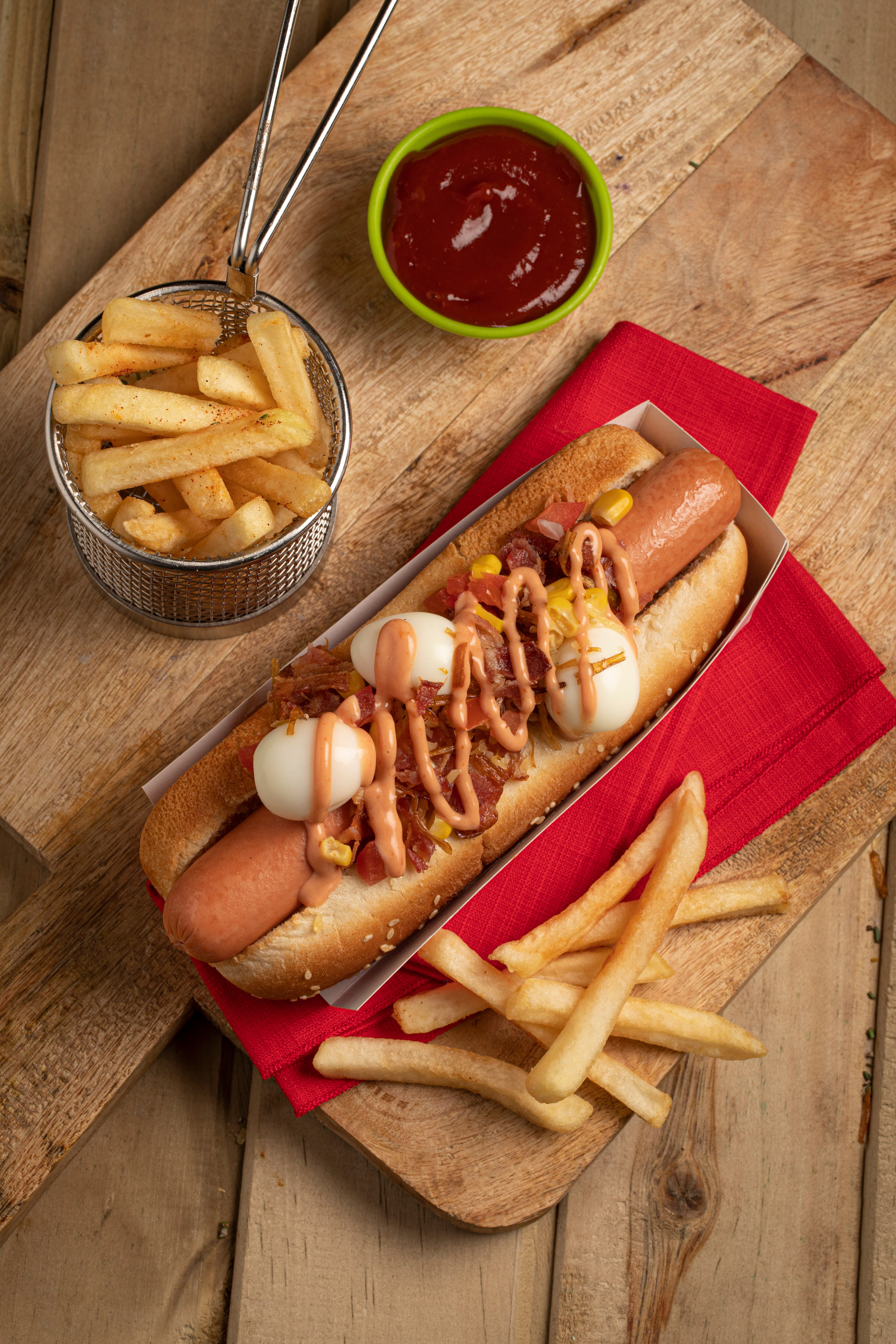 Perro caliente Zenú con huevo.