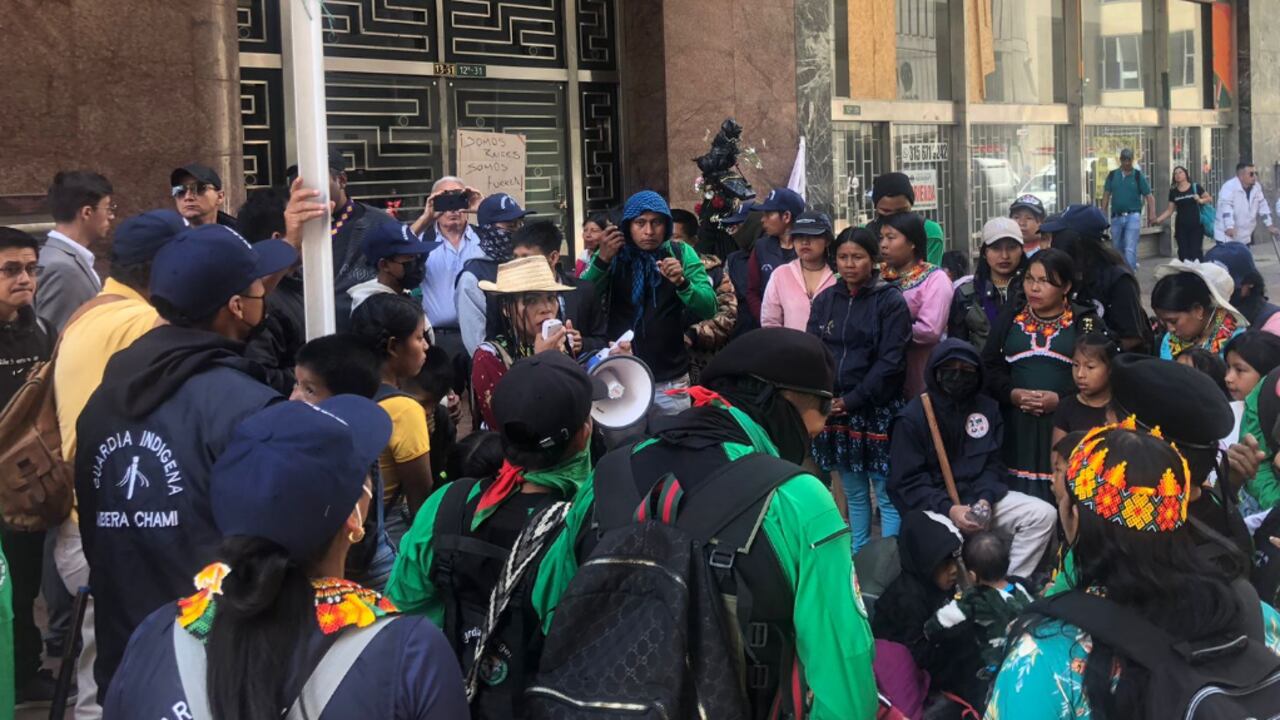 Se movilizaron por el centro de Bogotá, luego de que el ministerio aseguró que no les ayudaría porque “no hay contrato”.