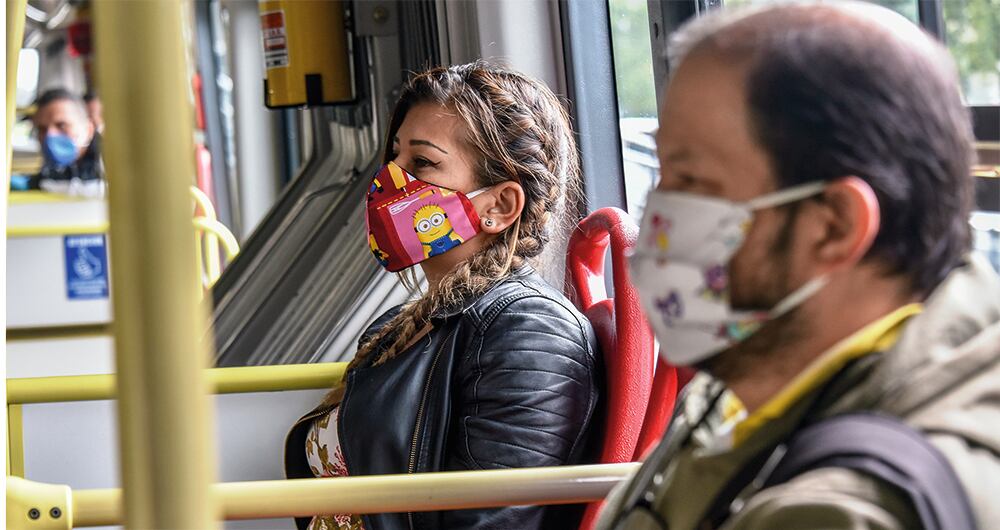 Minsalud eliminó el uso obligatorio del tapabocas en aviones y aeropuertos de Colombia, aunque se conserva para otros espacios como centros geriátricos.