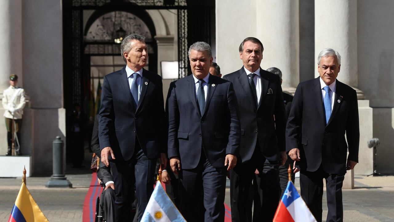 Los presidentes de Argentina, Mauricio Macri (i), Colombia, Iván Duque (c), Brasil, Jair Bolsonaro (cd), y Chile, Sebastián Piñera (d), asisten a una conferencia de prensa en el Palacio de la Moneda en Santiago de Chile (Chile).