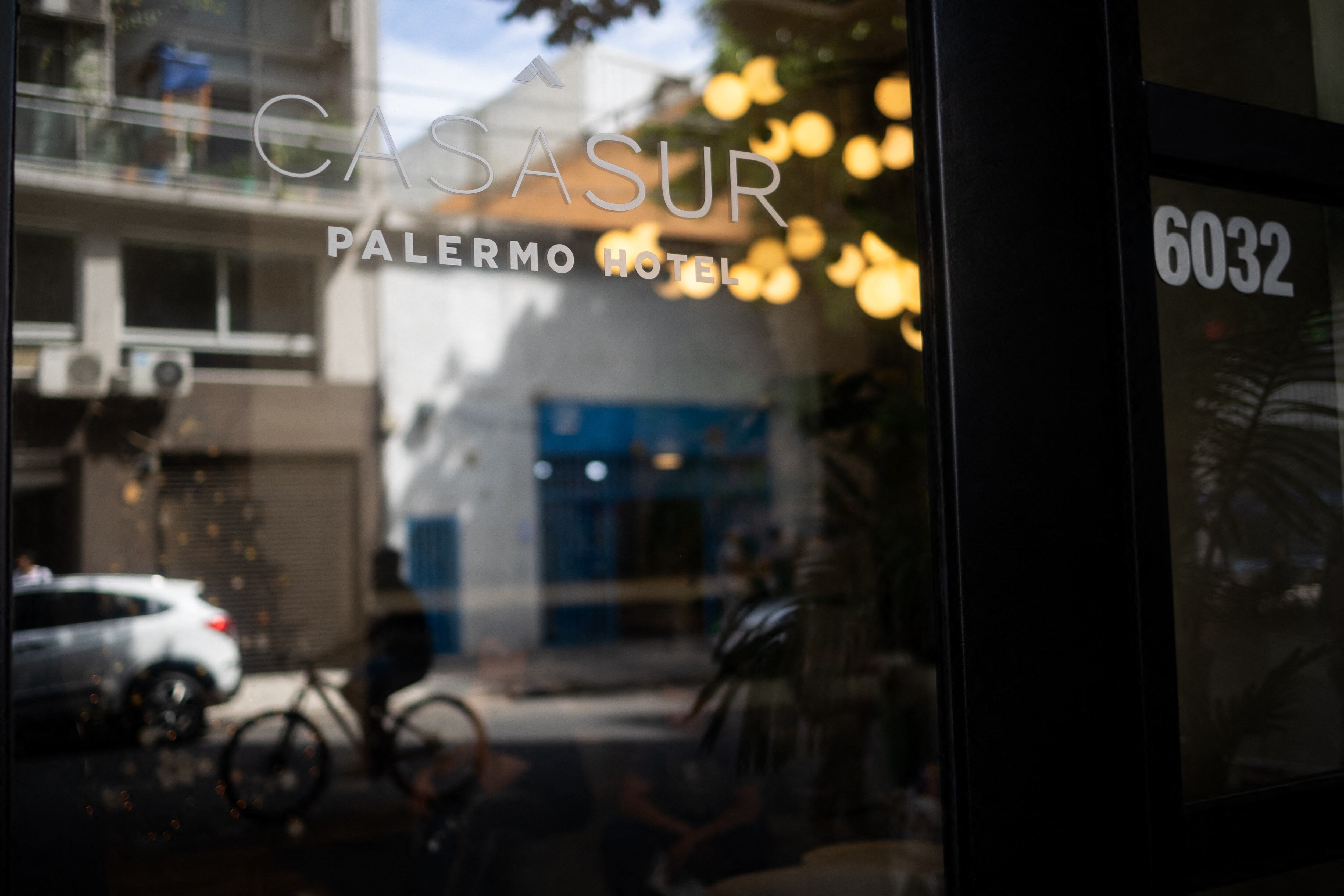 Casa del responsable de entregar drogas a Liam Payne, en la provincia de Buenos Aires, fue allanada por la policía y el detenido fue trasladado al juzgado.