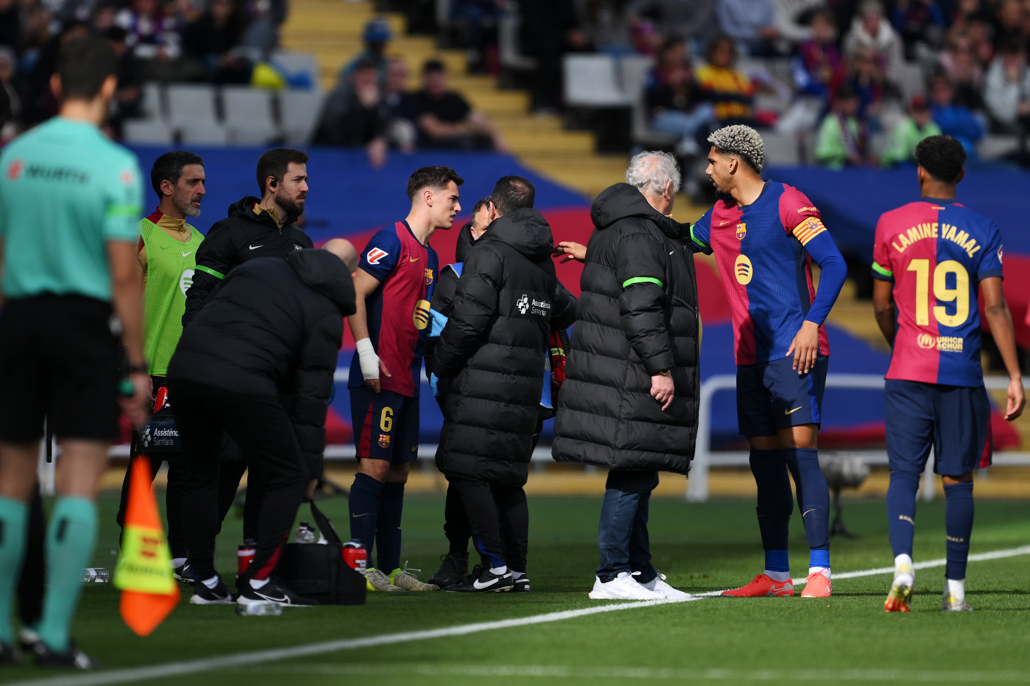 BARCELONA, SPAIN - FEBRUARY 02: Gavi of FC Barcelona speaks to the medical staff during the LaLiga match between FC Barcelona and Deportivo Alaves at Estadi Olimpic Lluis Companys on February 02, 2025 in Barcelona, Spain. (Photo by David Ramos/Getty Images)
