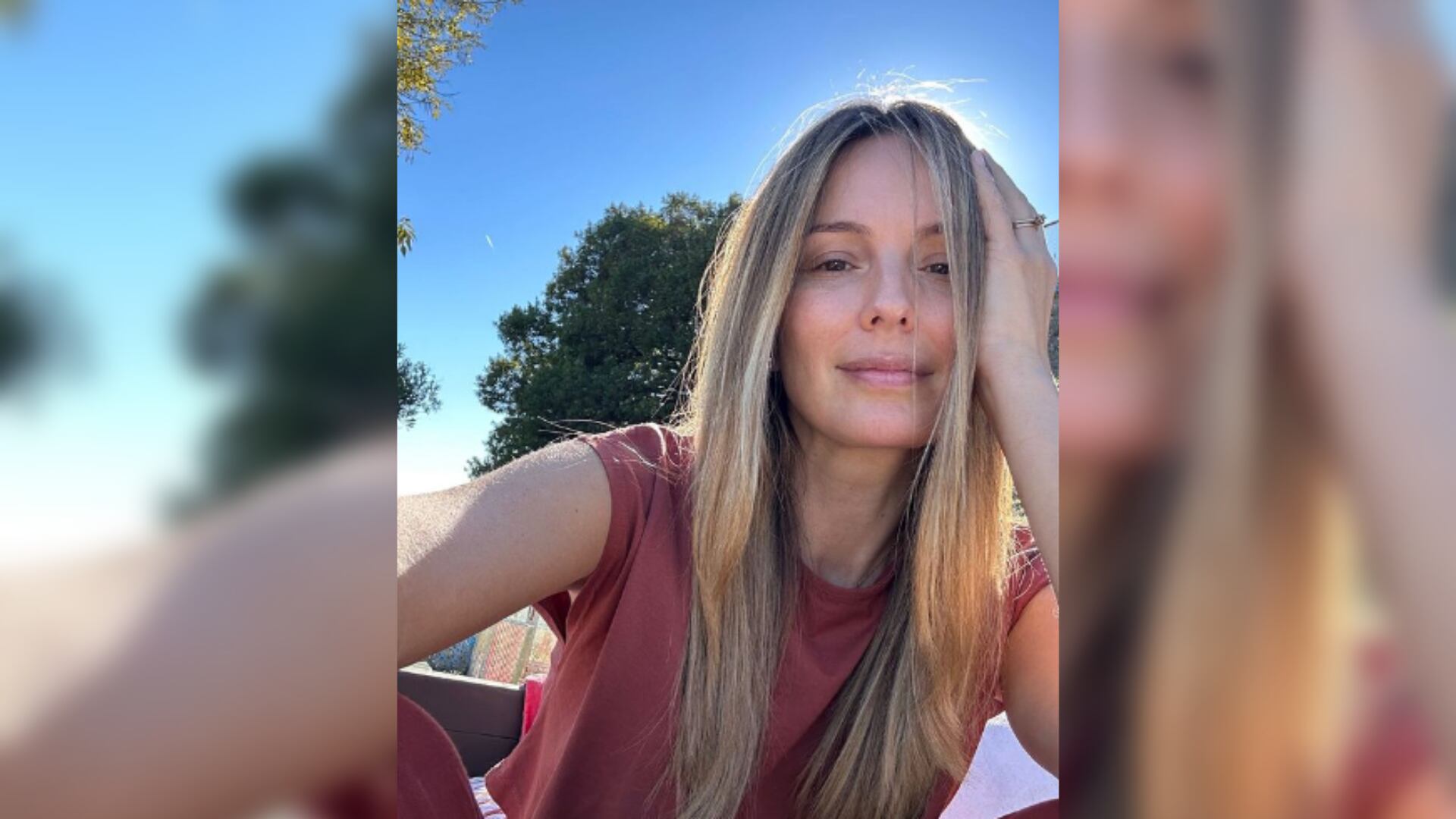 La presentadora Claudia Bahamón selfie