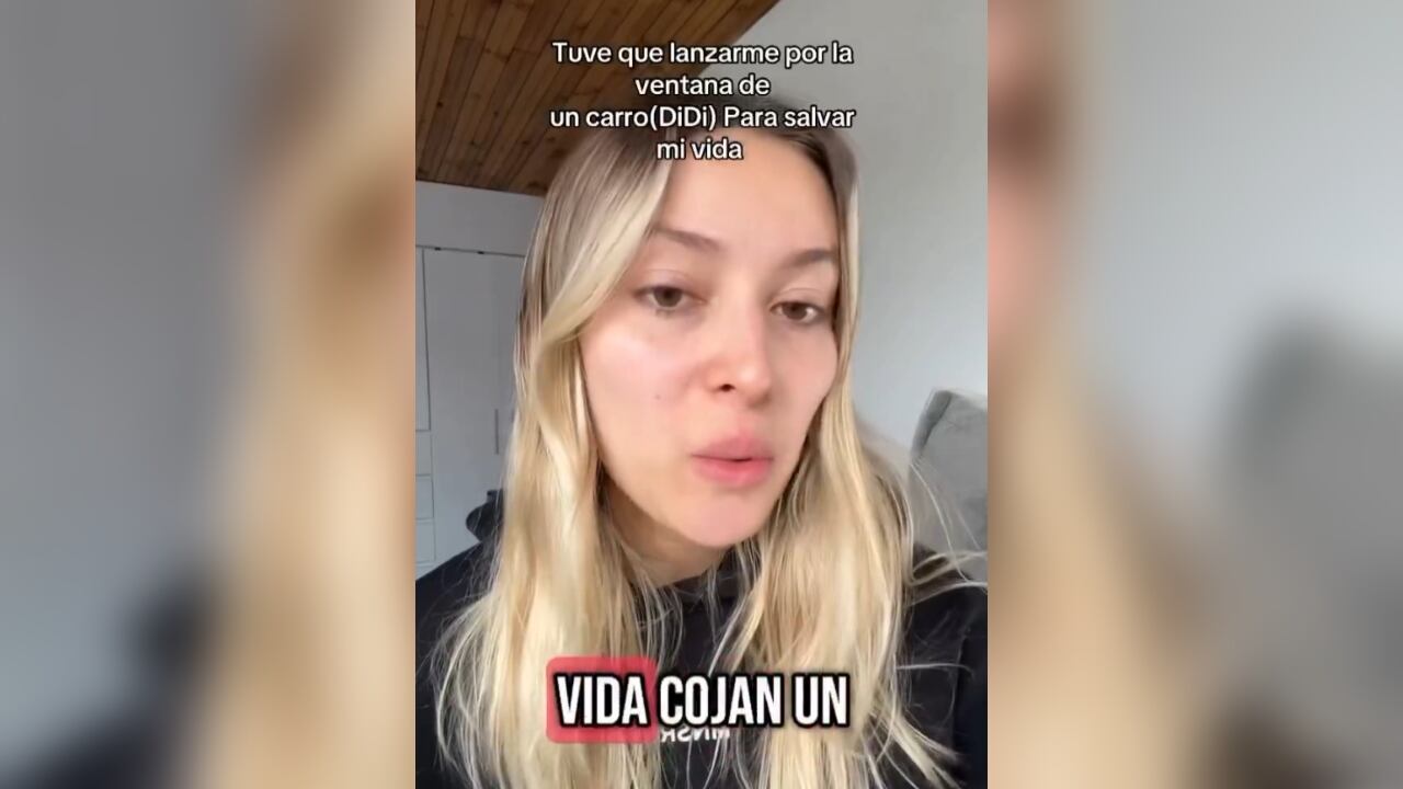 La joven relató cómo finalmente logró bajarse del carro.