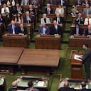 El mandatario ucraniano dijo que Canadá siempre ha estado en el “lado bueno de la historia” en guerras anteriores, y afirmó que ha contribuido a salvar miles de vidas en esta guerra con su ayuda. También agradeció a los canadienses por el apoyo financiero y por hacer que los ucranianos que huyen de la guerra se sientan como en casa en Canadá.(Patrick Doyle/The Canadian Press via AP)