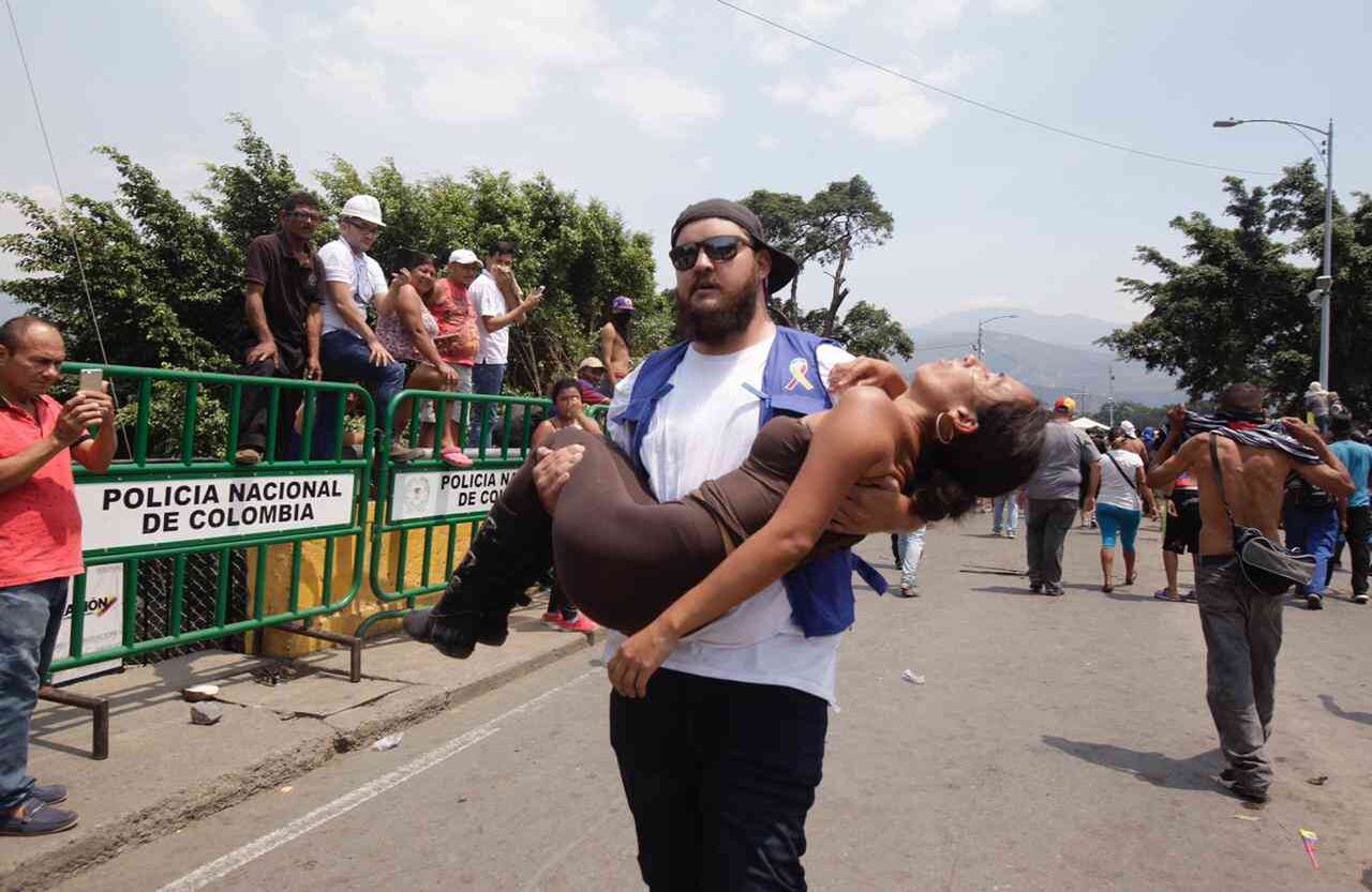 Varias personas se han desmayado por los gases. foto: Diana Rey Melo