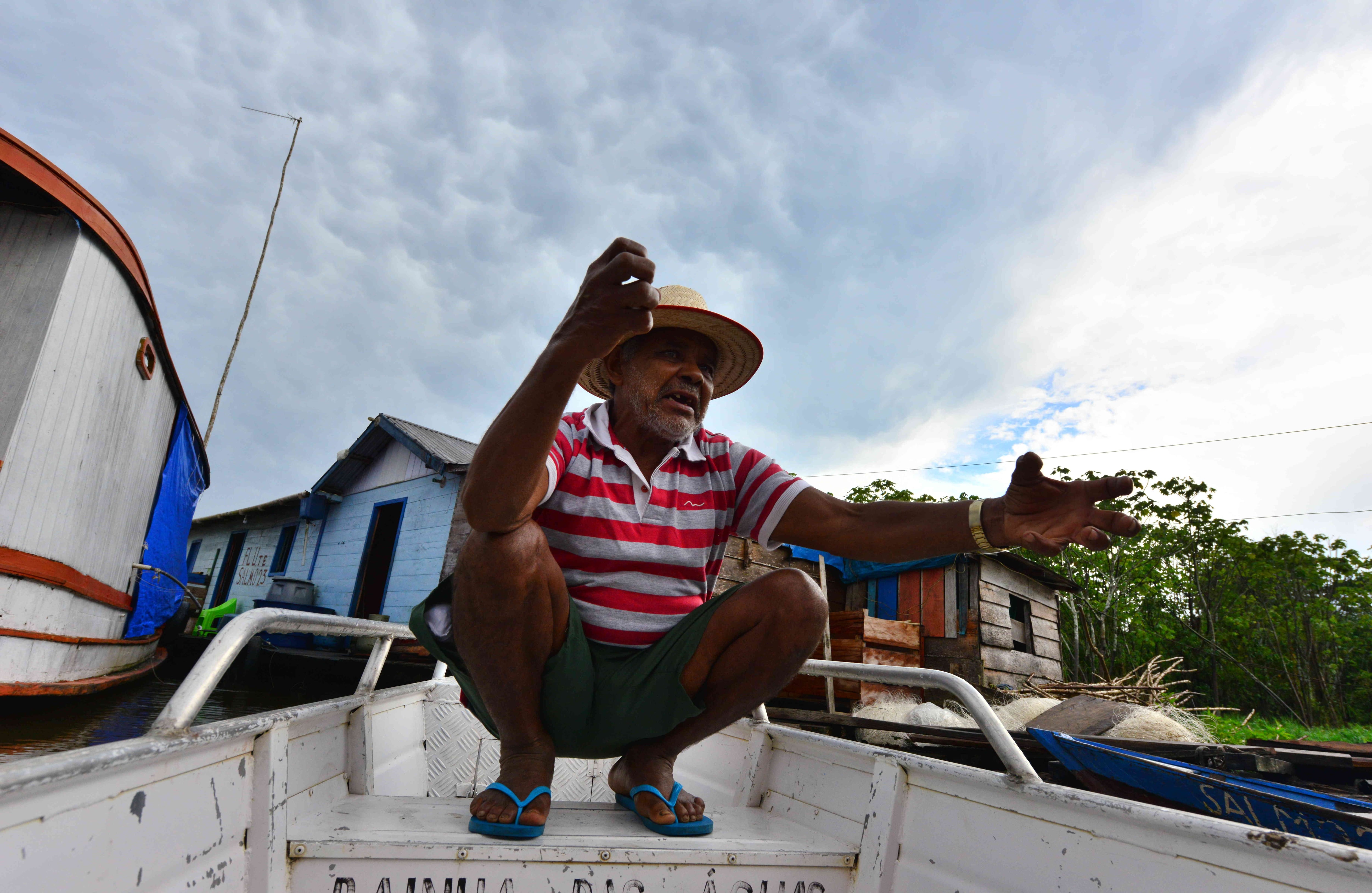 “Lo más importante para nosotros era la relación con los habitantes del pueblo. Es gente que es muy polarizante para quienes ven la película, quedan a favor y en contra de ellos. Unos piensan que no deberían haber hecho lo que hicieron y otros que entienden que necesitaban hacer lo que hicieron, pero para nosotros los habitantes del pueblo eran la clave de todo esto”.