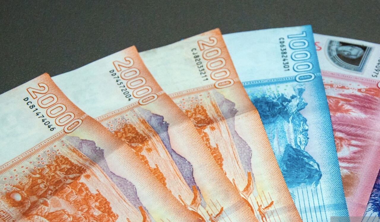 Actualmente el salario mínimo en Chile es de 410 mil pesos chilenos.