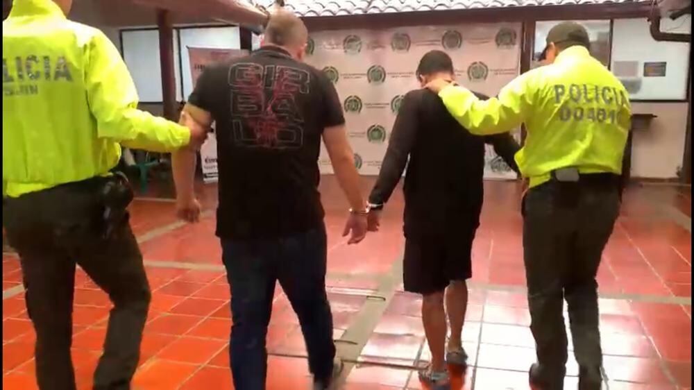 Estos hombres fueron capturados por los delitos de hurto calificado y agravado, y porte ilegal de armas de fuego.