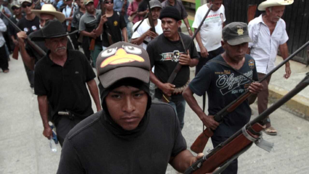 En Michoacán, miles de civiles se alzaron en armas contra los abusos de los carteles. Aunque en un principio el gobierno los toleró, el monstruo se le salió de las manos y esta semana mandó 2.500 soldados al estado.