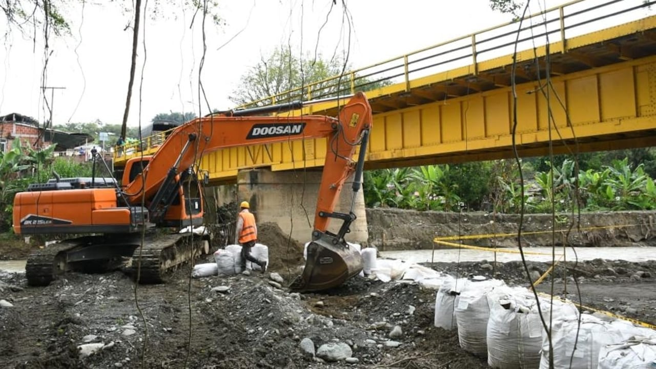 Carril provisional para vehículos en el puente de Barragán que conecta los departamentos del Valle y Quindío, estaría listo en un mes.