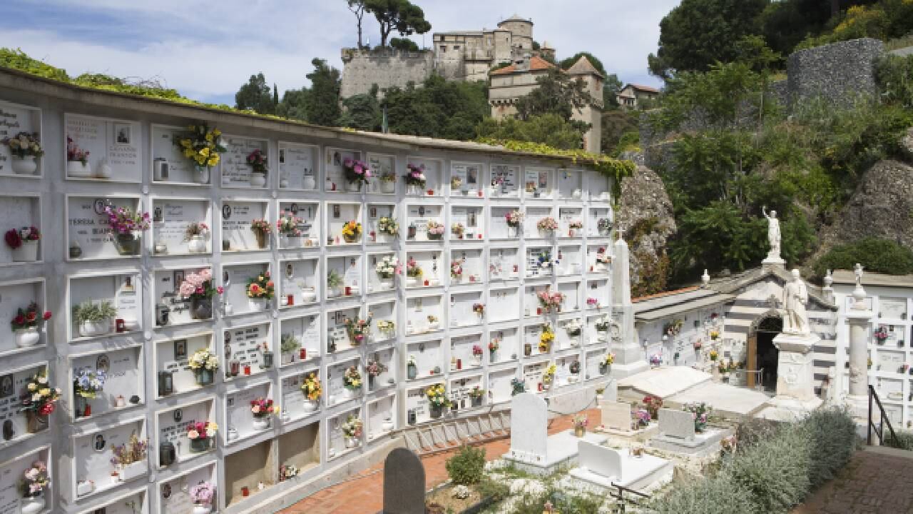 Los presentes no 'salían' del asombro (imagen referencia de cementerio).