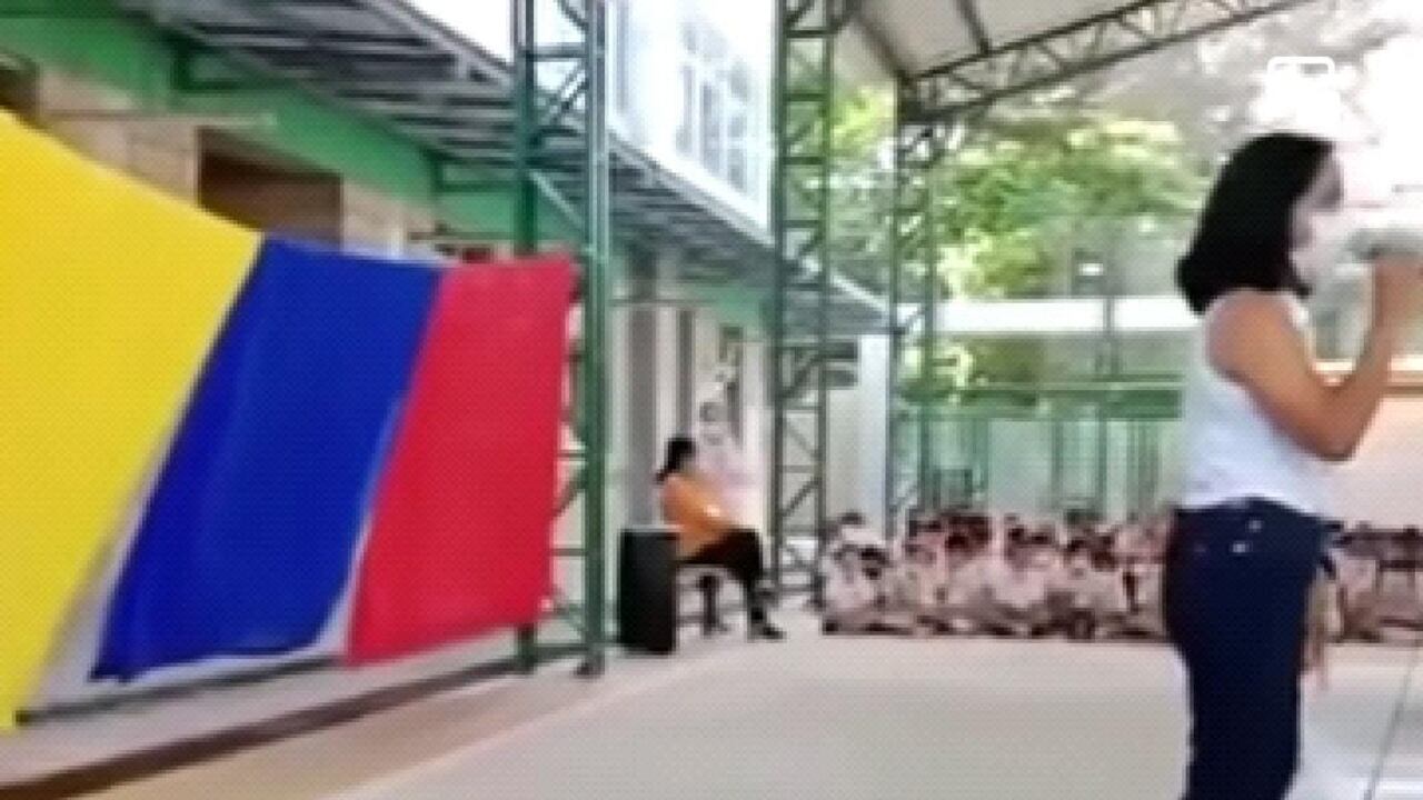 En Colegio de Barranquilla representan posesión presidencial
