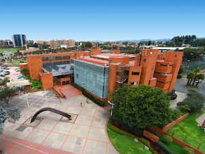 Compensar registró un crecimiento del 12 % en aportes, manteniendo su liderazgo en el sector.