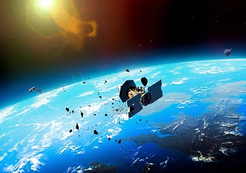 Descubren cómo ayudar a detectar basura espacial para evitar que colisione con satélites.
