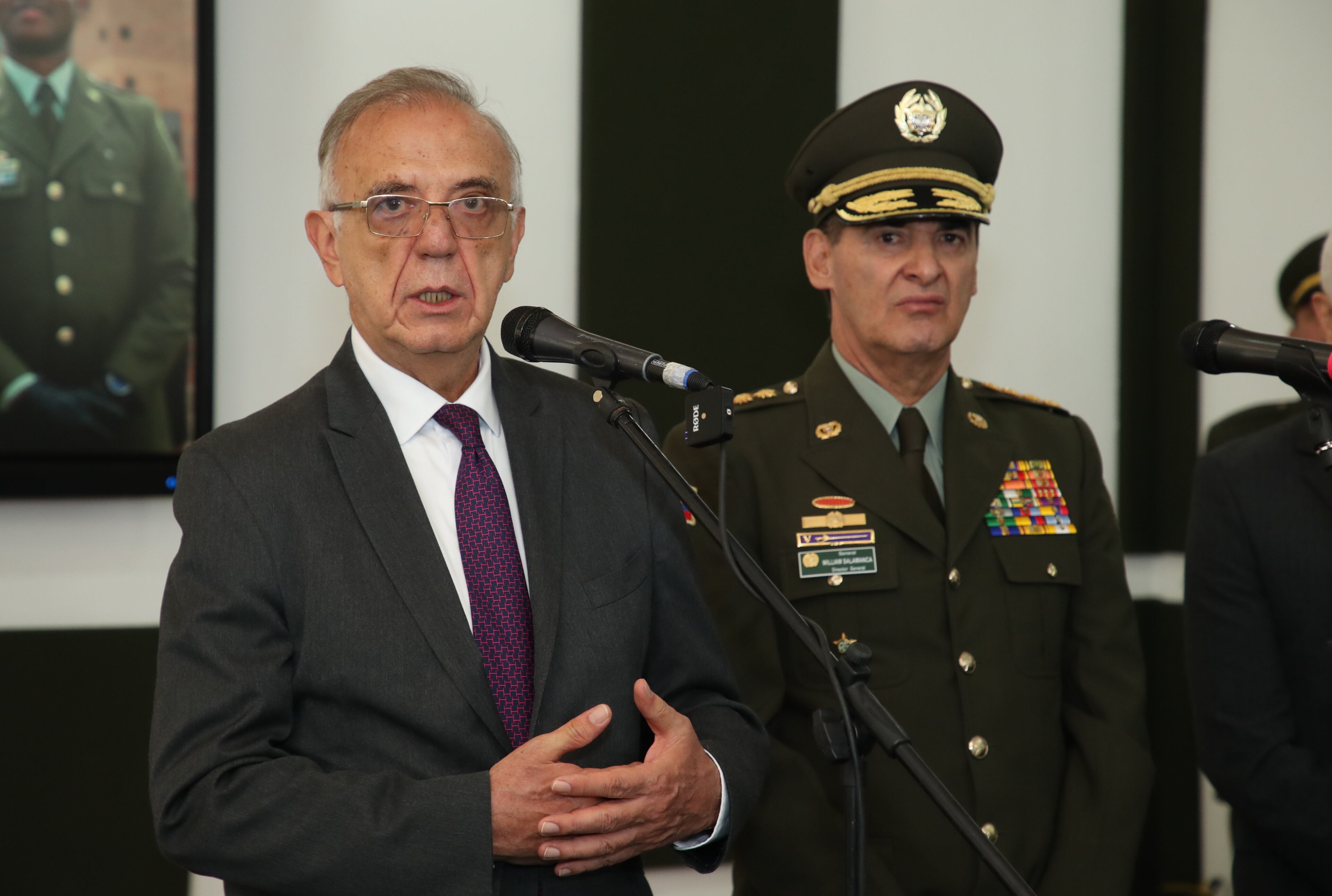 Ceremonia de ascensos de un personal de suboficiales y nivel ejecutivo e ingreso al grado de subintendente de la Policía Nacional de Colombia