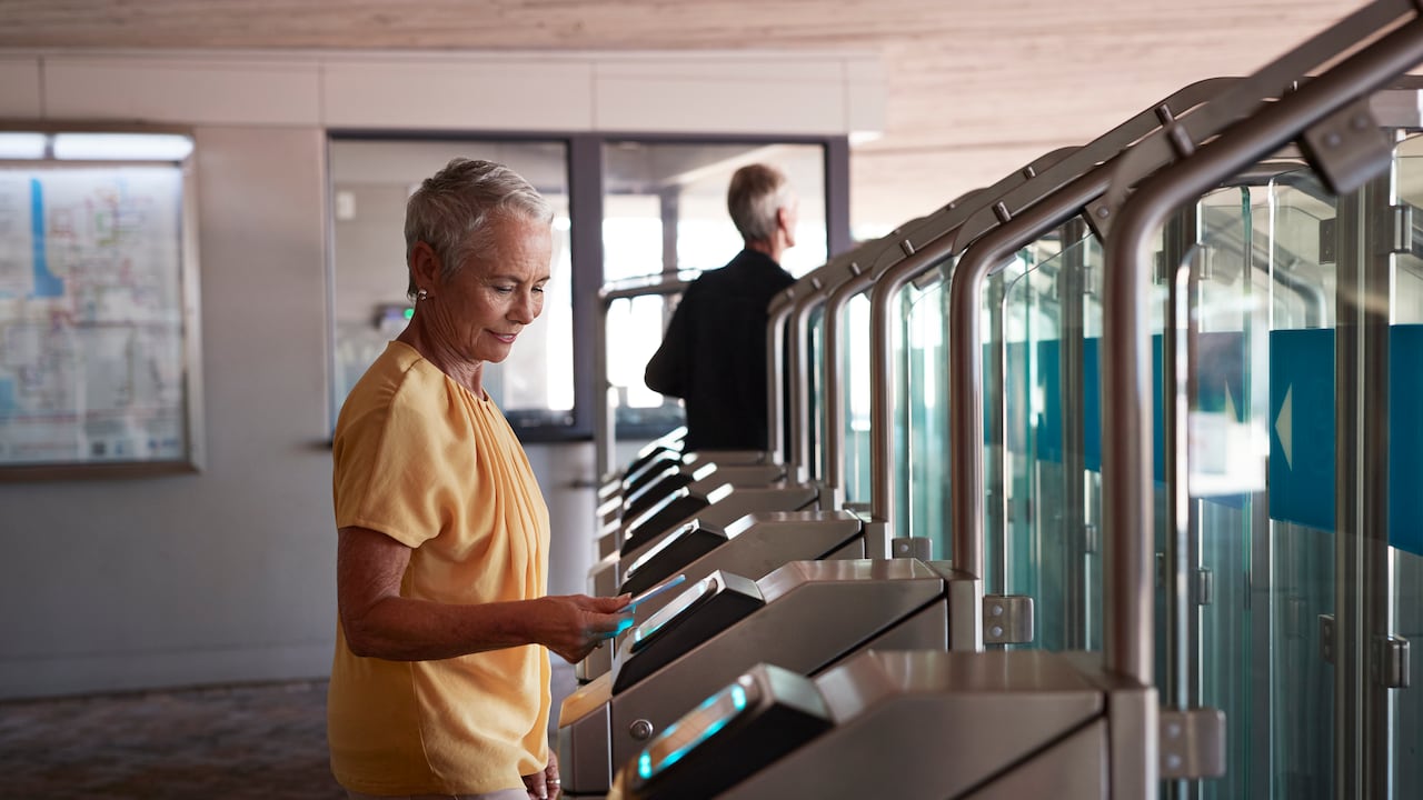 Las tarjetas OMNY comienzan a reemplazar de forma definitiva a las MetroCards en el sistema de transporte de Nueva York.