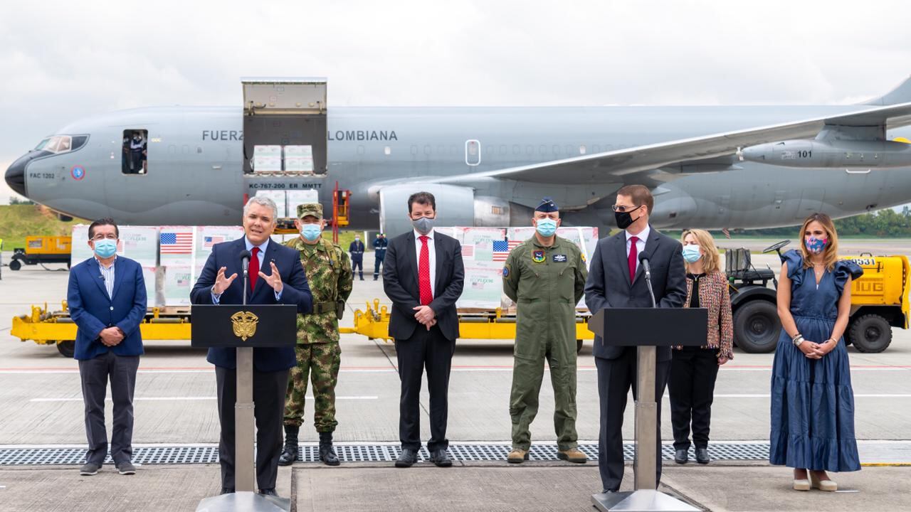 Iván Duque presidente de Colombia llegada vacunas donadas por Estados Unidos