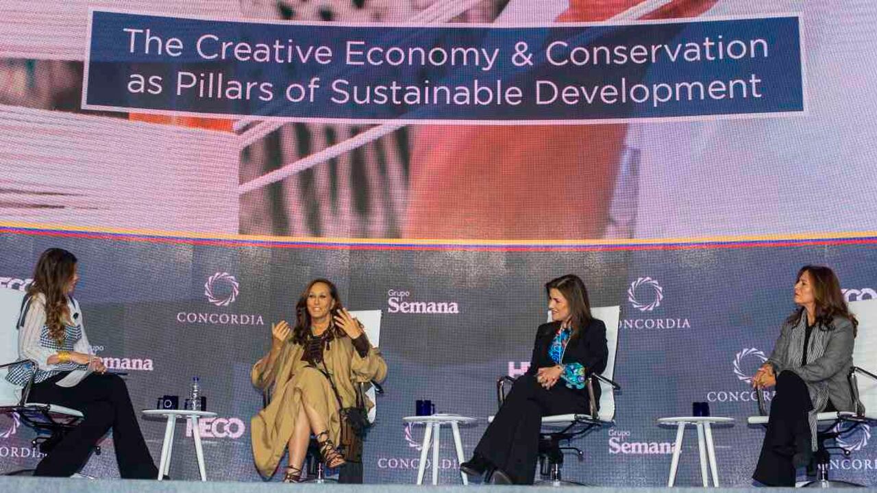 De izquierda a derecha: María López, CEO Grupo Semana; Donna Karan, diseñadora; Mónica Contreras, gerente general de PepsiCo para la Región Andina y Ana María Fríes, directora de Artesanías de Colombia. Foto: Pilar Mejía