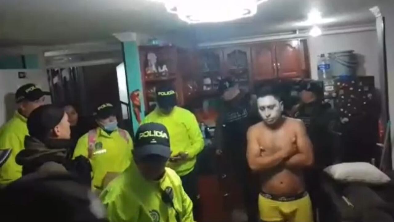 Cabecilla de una banda de estafadores en Bogotá fue capturado en bóxer y con mascarilla