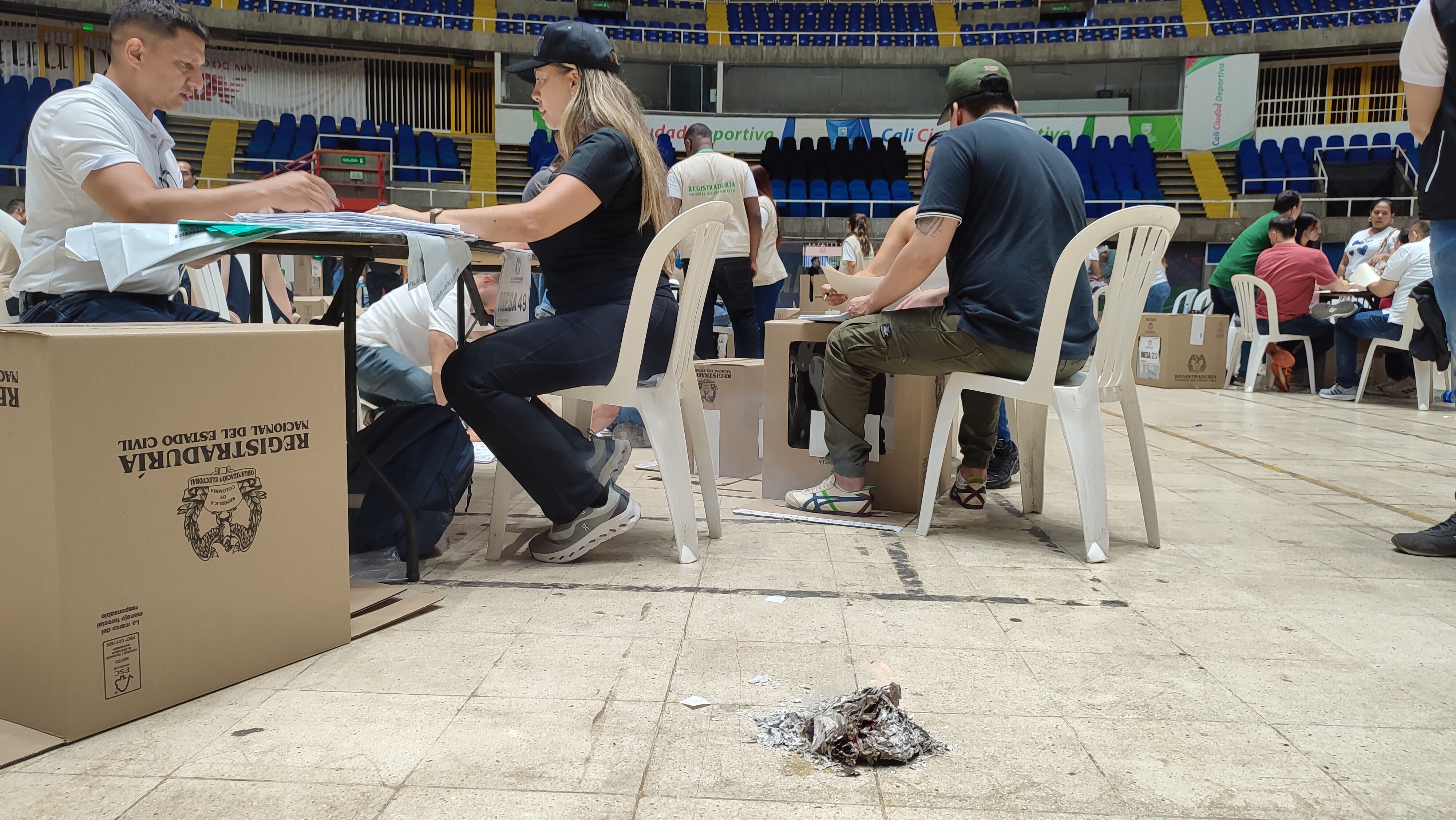 Elecciones legislativas 2026 conteo de votos en el coliseo del pueblo Cali