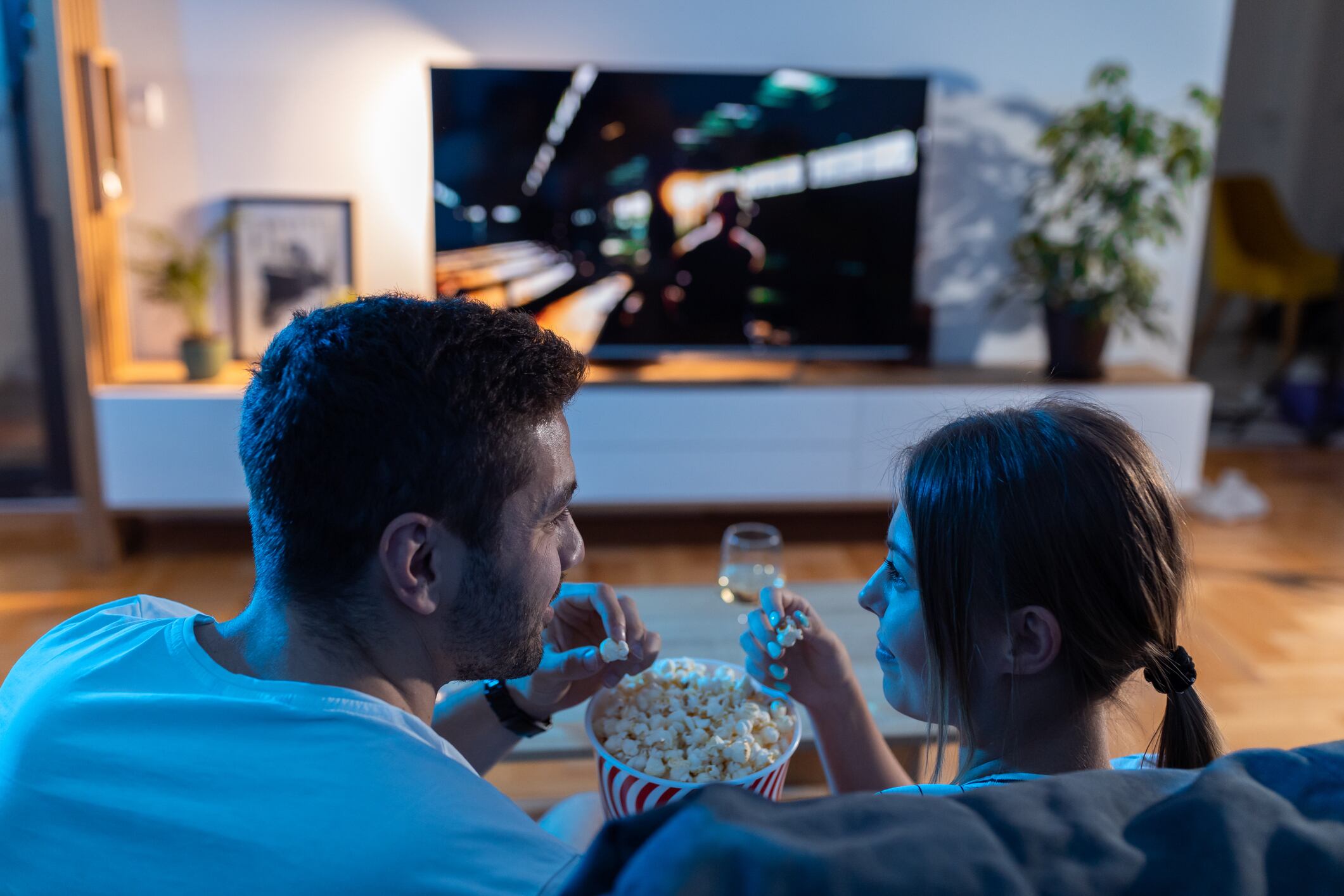 Este puente festivo de octubre es el momento ideal para ver algunas de las mejores películas recomendadas por la IA, que incluyen desde dramas profundos hasta clásicos de ciencia ficción.