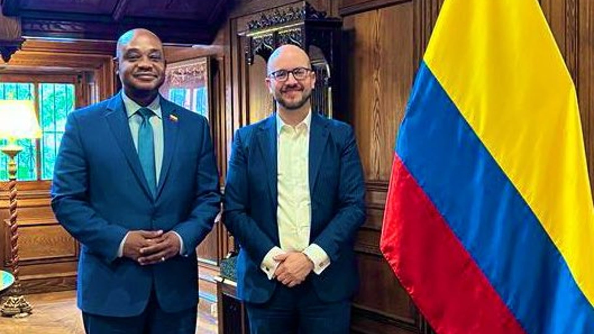 Luis Gilberto Murillo y Juan González.