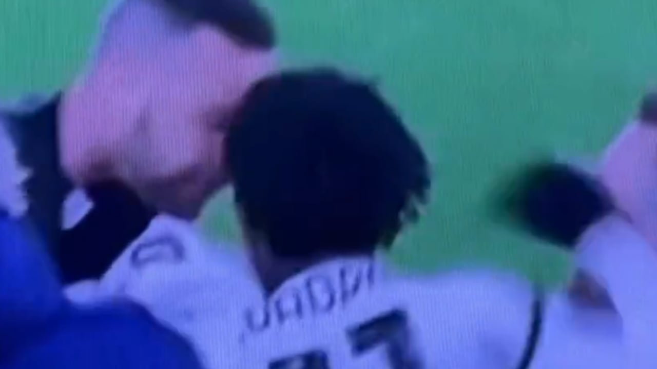El colombiano fue expulsad tras un fuerte cruce con Samir Handanovic.