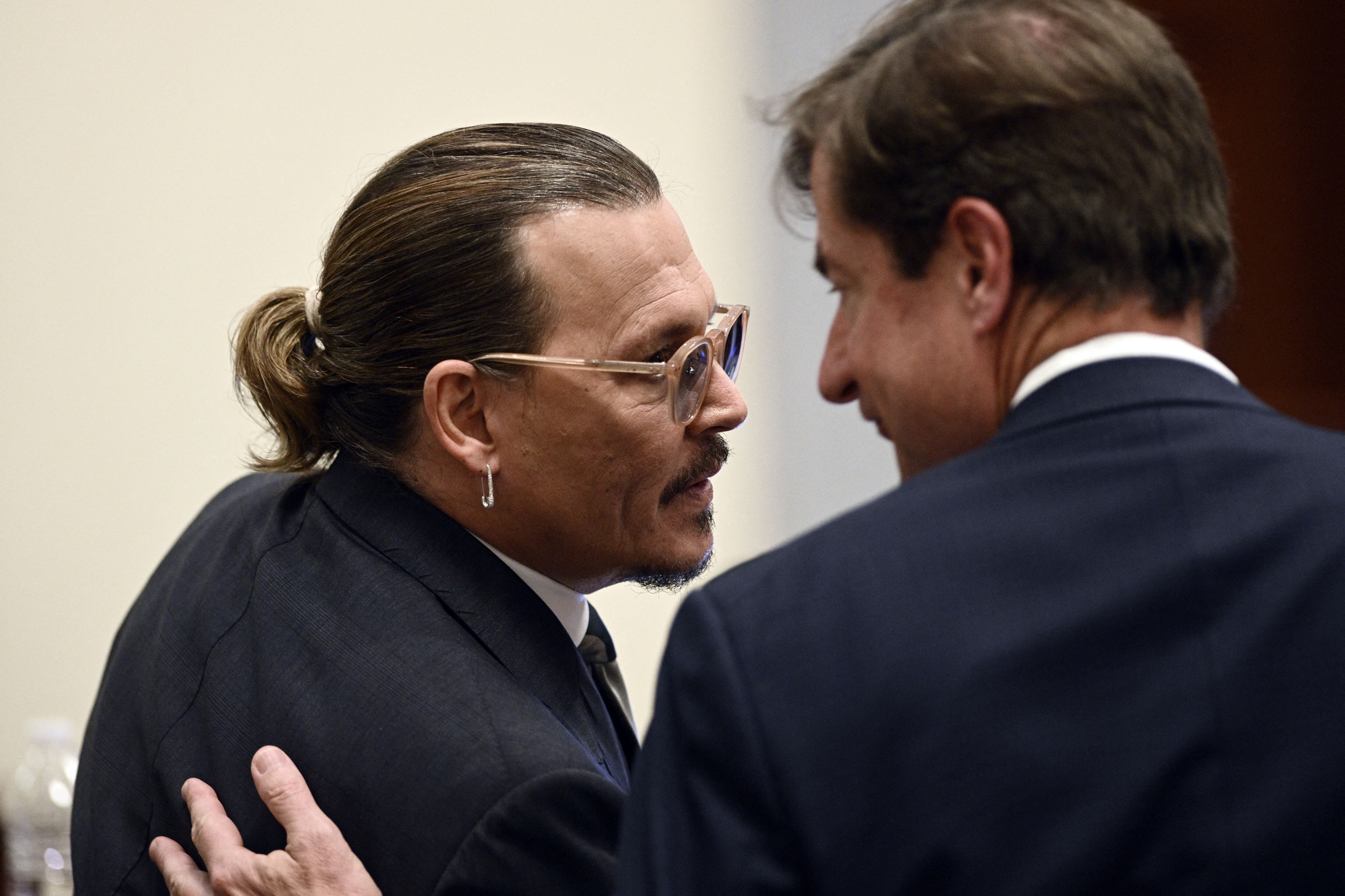 El actor Johnny Depp demandó a su ex esposa Amber Heard por difamación en el tribunal de circuito del condado de Fairfax después de que ella escribiera una op Artículo publicado en The Washington Post en 2018 refiriéndose a sí misma como una "figura pública que representa el abuso doméstico". (Foto de BRENDAN SMIALOWSKI / PISCINA / AFP)