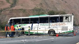 Así quedó el bus de Turismo Andino tras el volcamiento ocurrido en la vía Panamericana, en jurisdicción de Tangua, Nariño.