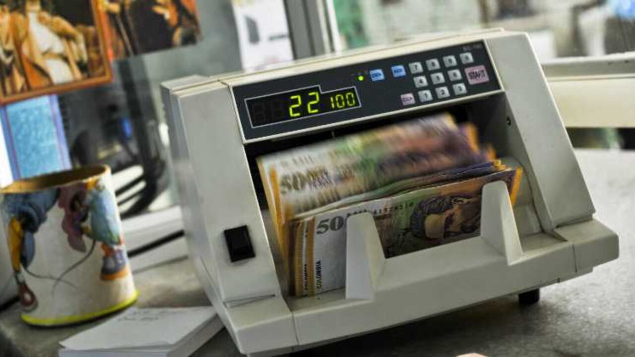 "Ahora las entidades deben cambiar la estrategia de consecución de liquidez, concentrándose en depositantes más estables como por ejemplo ahorradores retail", dice el Superintendente Financiero.