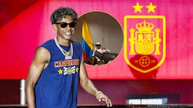 Lamine Yamal posó con la bandera de Colombia
