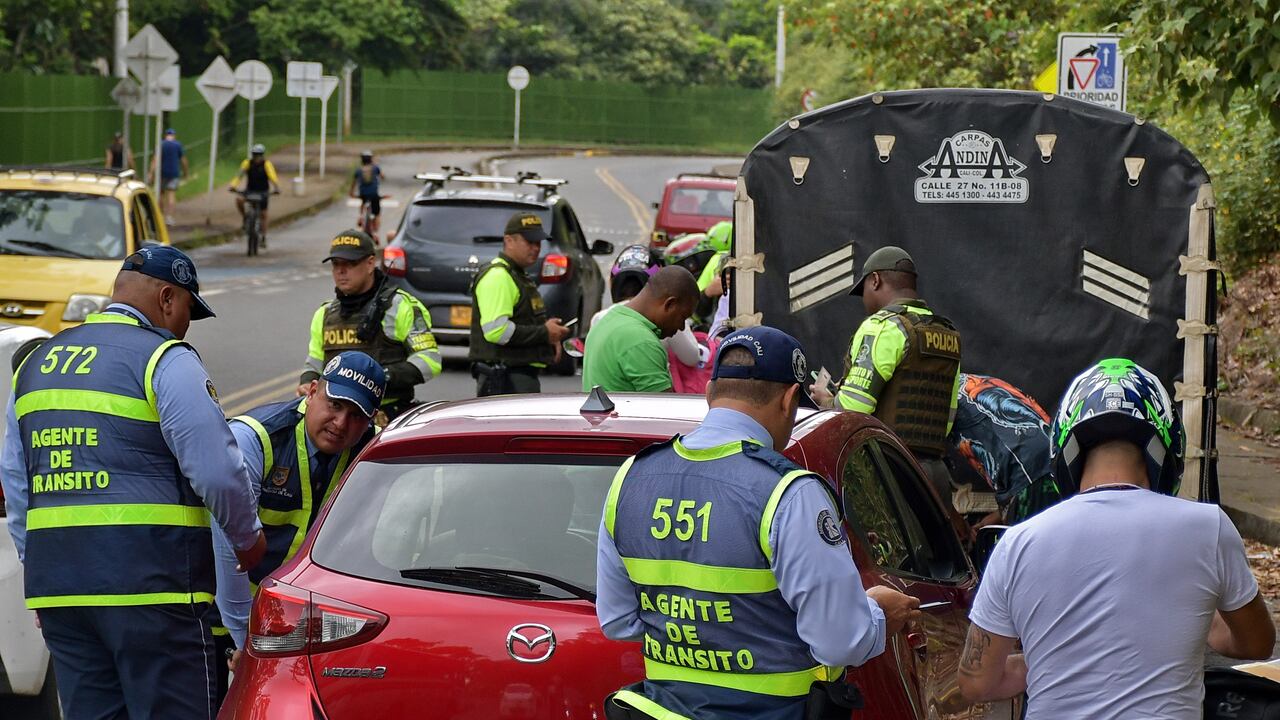 Operativos de los Agentes de Transito y Policía Nacional. Fotos Raúl Palacios / El Pais.