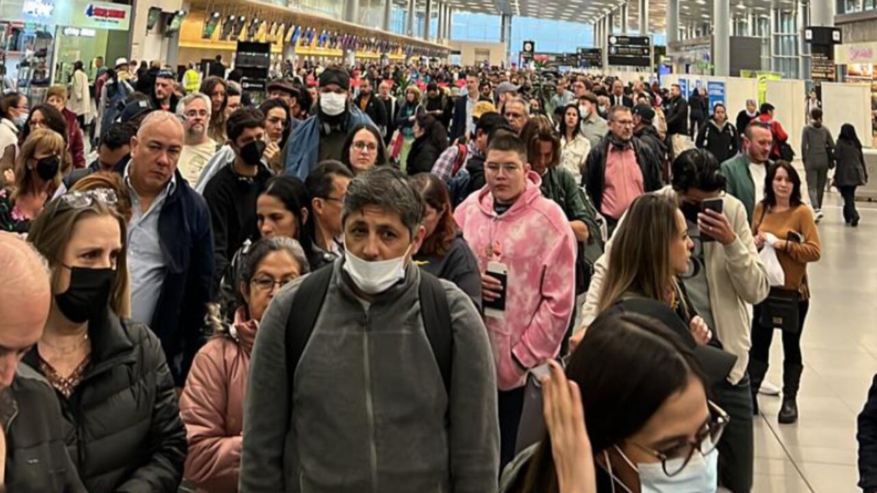 Viajeros en el aeropuerto El Dorado.