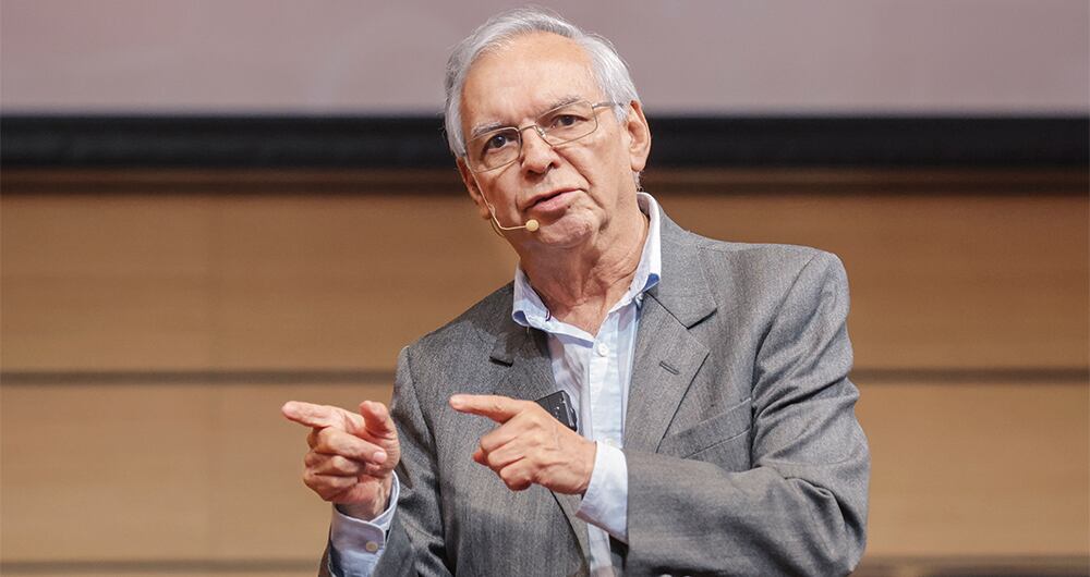  El exministro Ricardo Bonilla habría estado, junto con Carlos Ramón González, el 27 de noviembre de 2023 en el salón de reuniones del Dapre.