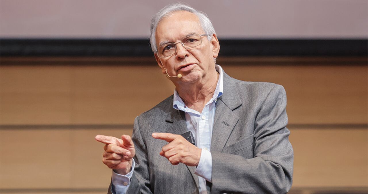 El exministro Ricardo Bonilla habría estado, junto con Carlos Ramón González, el 27 de noviembre de 2023 en el salón de reuniones del Dapre.