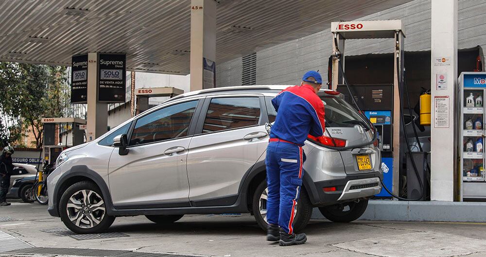 El precio de la gasolina aumentará 400 pesos mensuales a partir de enero. 