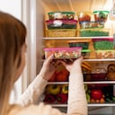 Los CDC sugieren arreglar los aliemtnos antes de guardarlos al refrigerador.