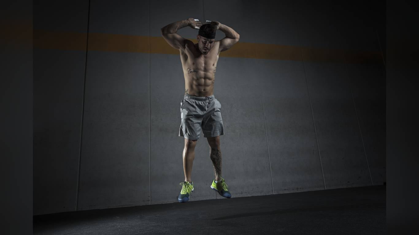 Según un estudio del American College of Sports Medicine, 10 repeticiones de los 'burpees' a buen ritmo aceleran el metabolismo casi tanto como esprintar. Foto: Getty Images.