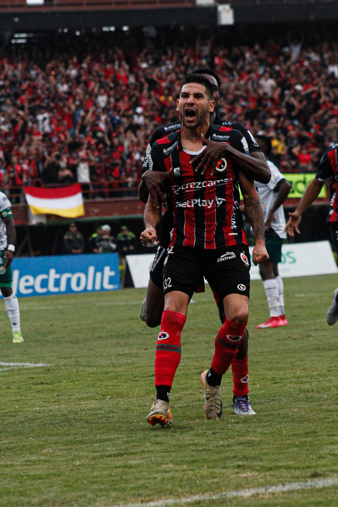 Jhonathan Agudelo celebrando uno de los goles del Cúcuta Deportivo ante Real Cundinamarca.