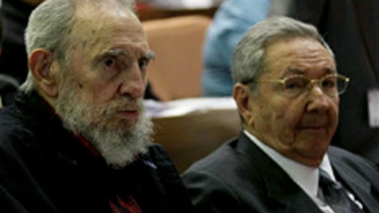 Fidel y Raúl Castro.