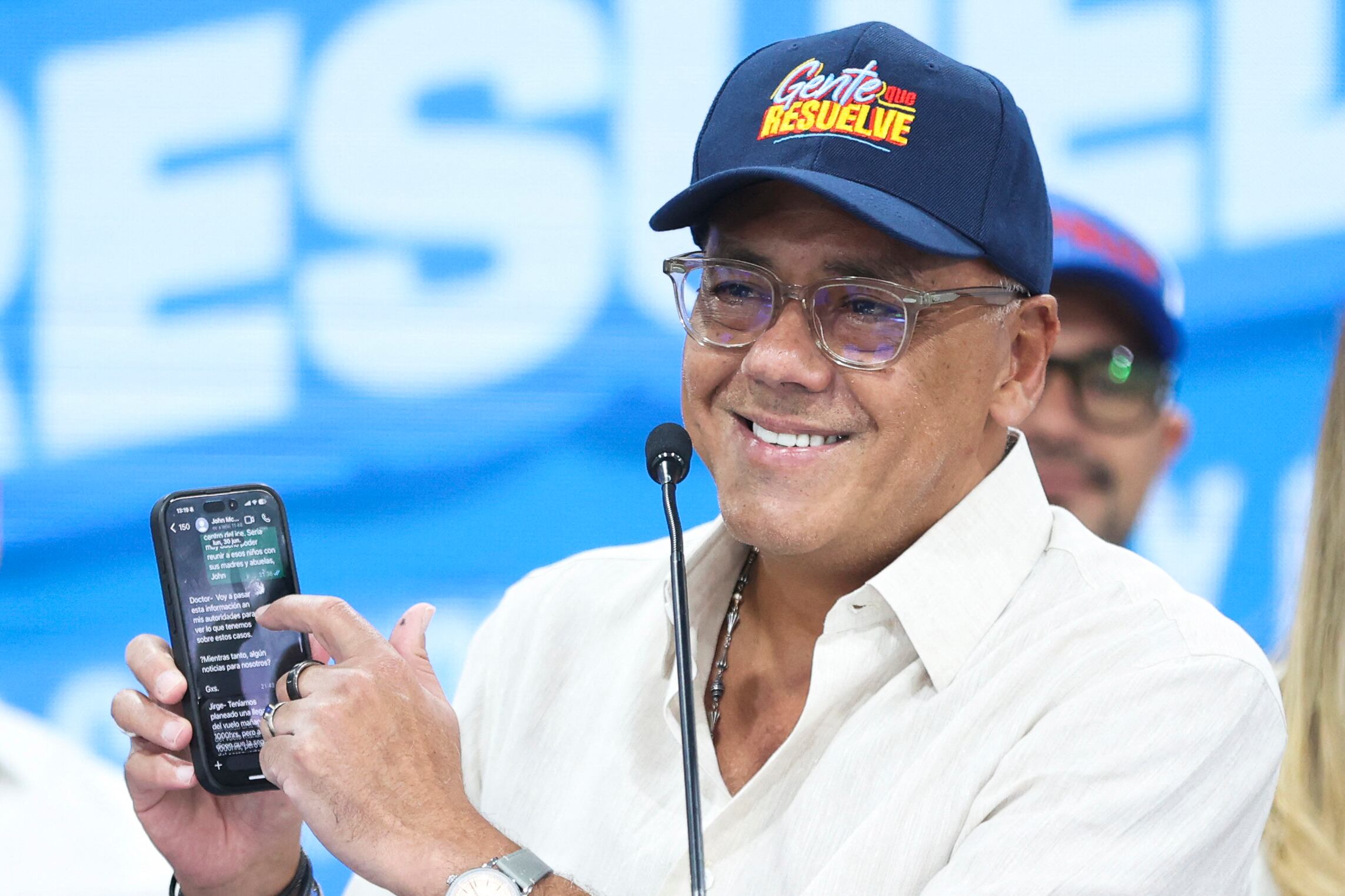 El presidente de la Asamblea Nacional de Venezuela, Jorge Rodríguez, hace un gesto durante una conferencia de prensa para dar inicio a la campaña electoral para las elecciones municipales en Caracas el 11 de julio de 2025