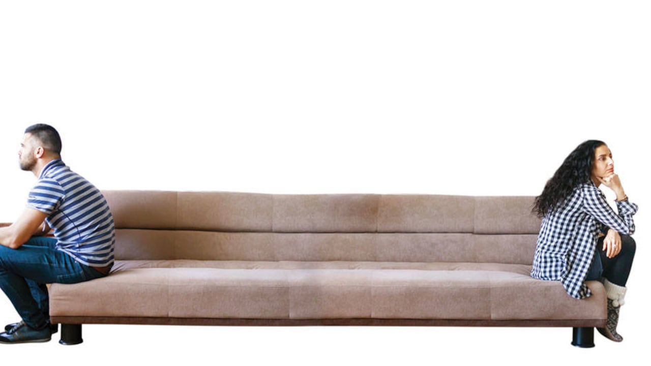 la ausencia de sexo APARTa a las parejas. EL CONSEJO ES PROGRAMAR UN DÍA A LA SEMANA PARA EVITAR que ese distanciamiento aumente. LA VIDA CONYUGAL NO ES UN JARDÍN DE ROSAS, pERO arreglar un matrimonio puede tener resultados excepcionales