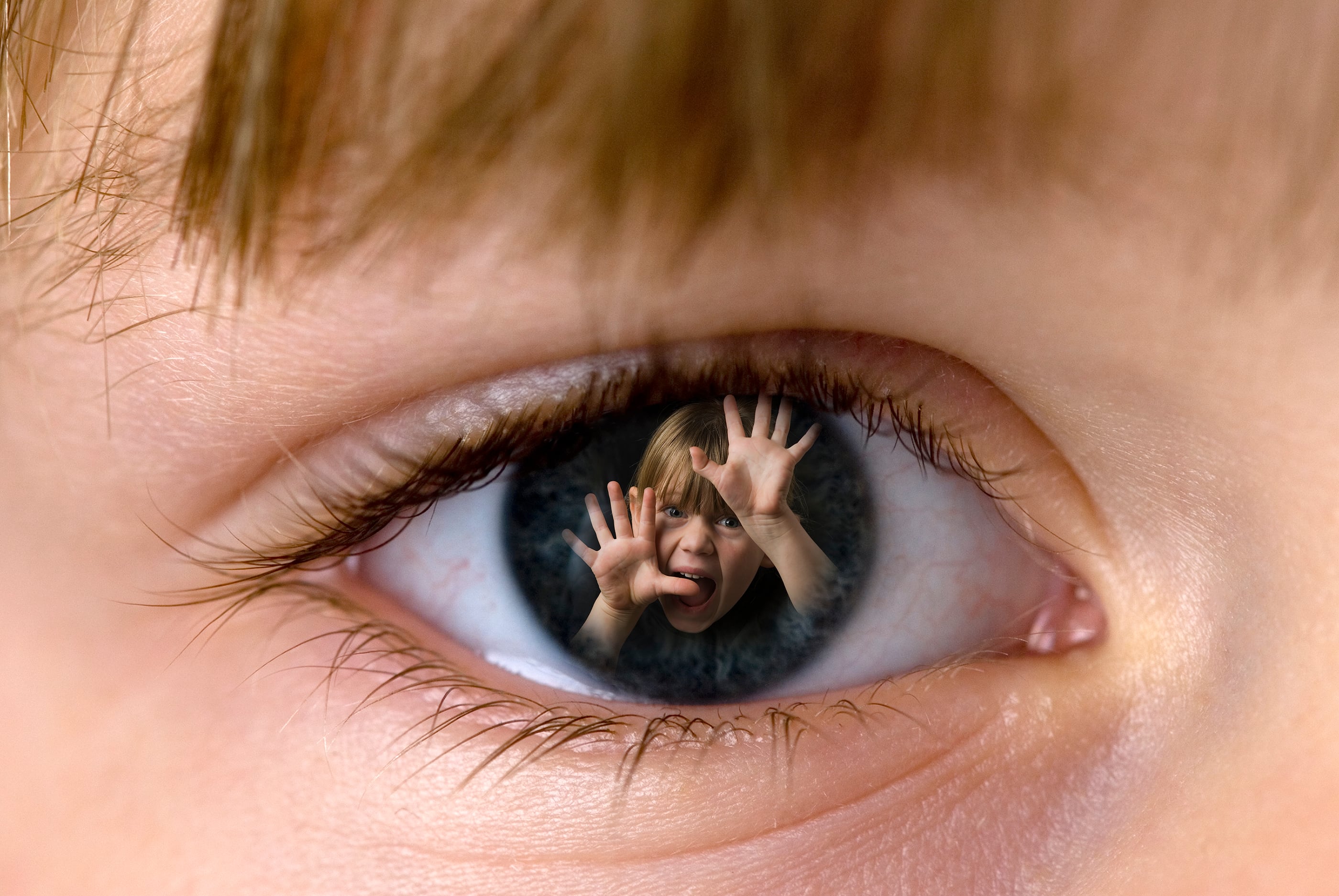 Los efectos de los traumas infantiles pueden perpetuarse en la vida adulta, impactando negativamente en la capacidad de establecer relaciones estables y saludables, señalan los expertos en psicología y psiquiatría.