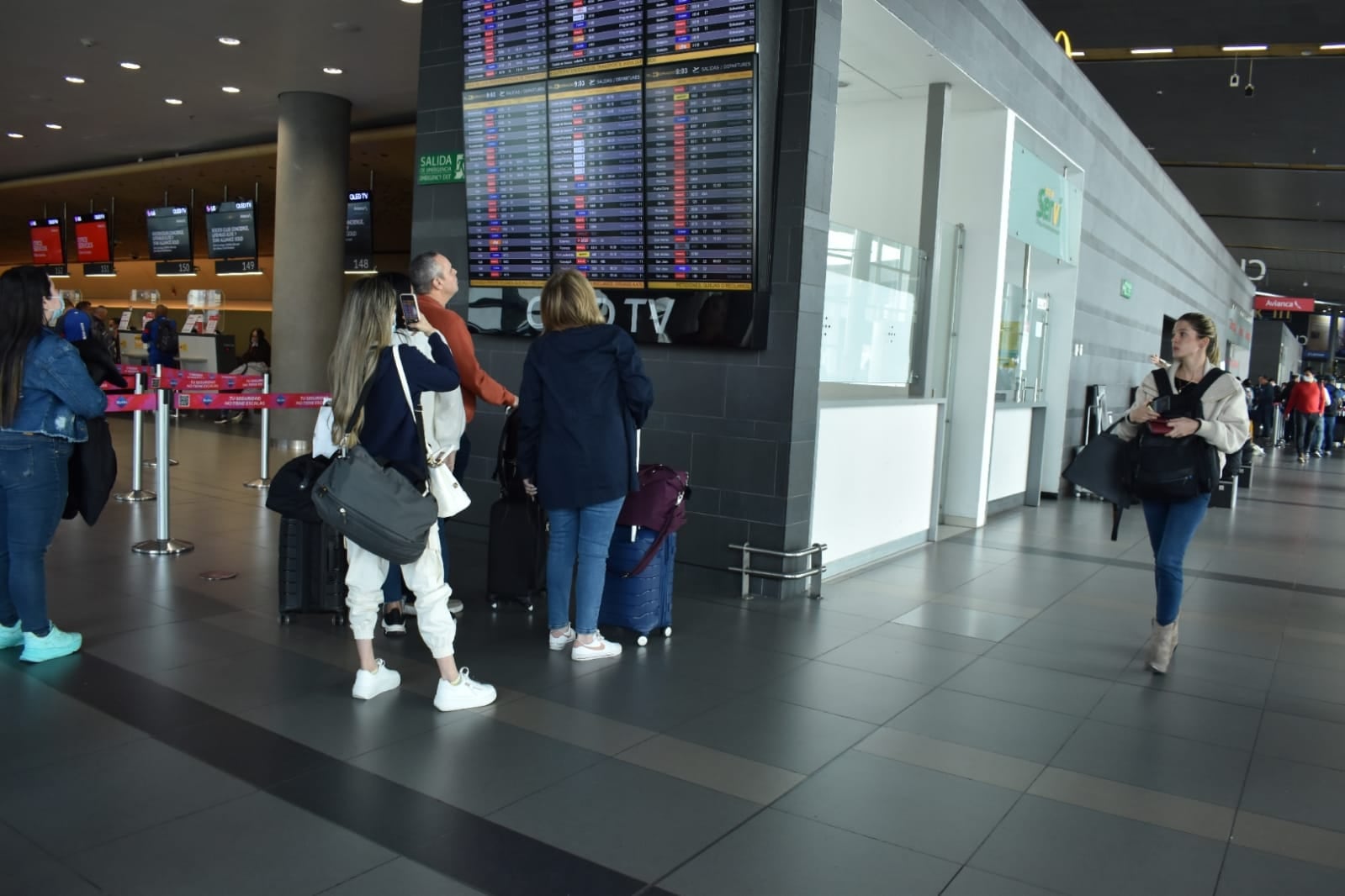 Crisis de pasajeros en el aeropuerto El Dorado