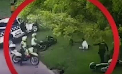 Momento exacto en el que interceptan al ladrón y lo capturan.