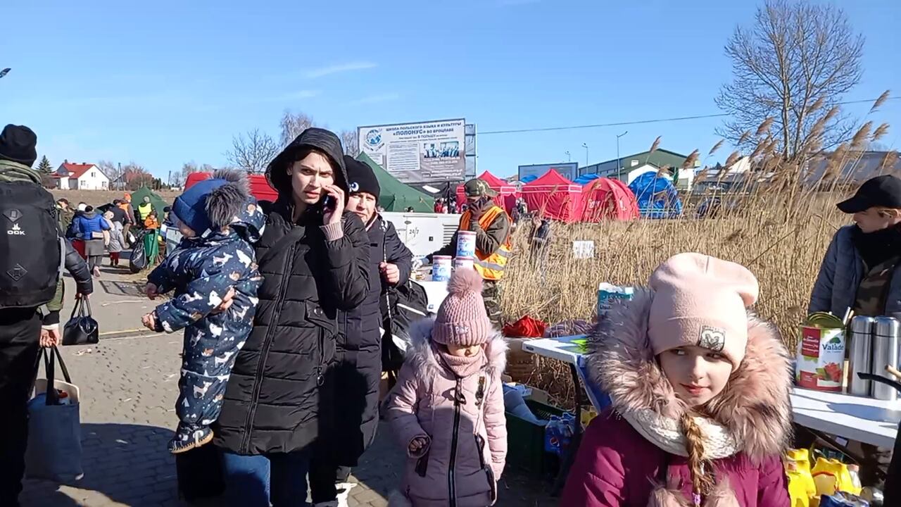 Se calcula que unos diez millones de ucranianos abandonaron su país en el primer mes de guerra, la inmensa mayoría son mujeres y niños.